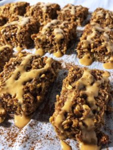 apple cinnamon oatmeal protein bars