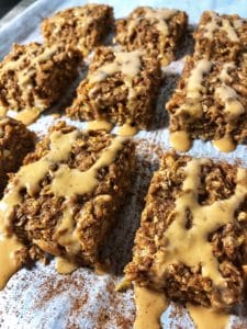 apple cinnamon oatmeal protein bars