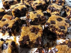 dark chocolate chip cookie dough protein bars