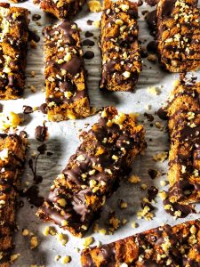 dark chocolate macadamia nut protein bars