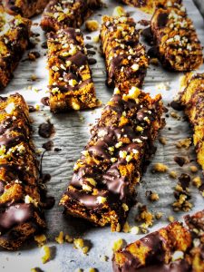 dark chocolate macadamia nut protein bars